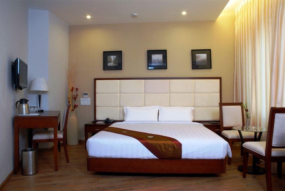 Lotus Park Hotell Bangalore Eksteriør bilde