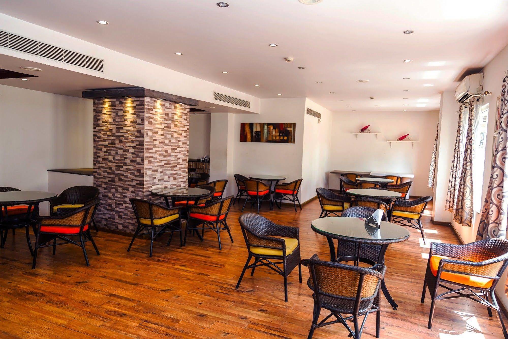 Lotus Park Hotell Bangalore Eksteriør bilde