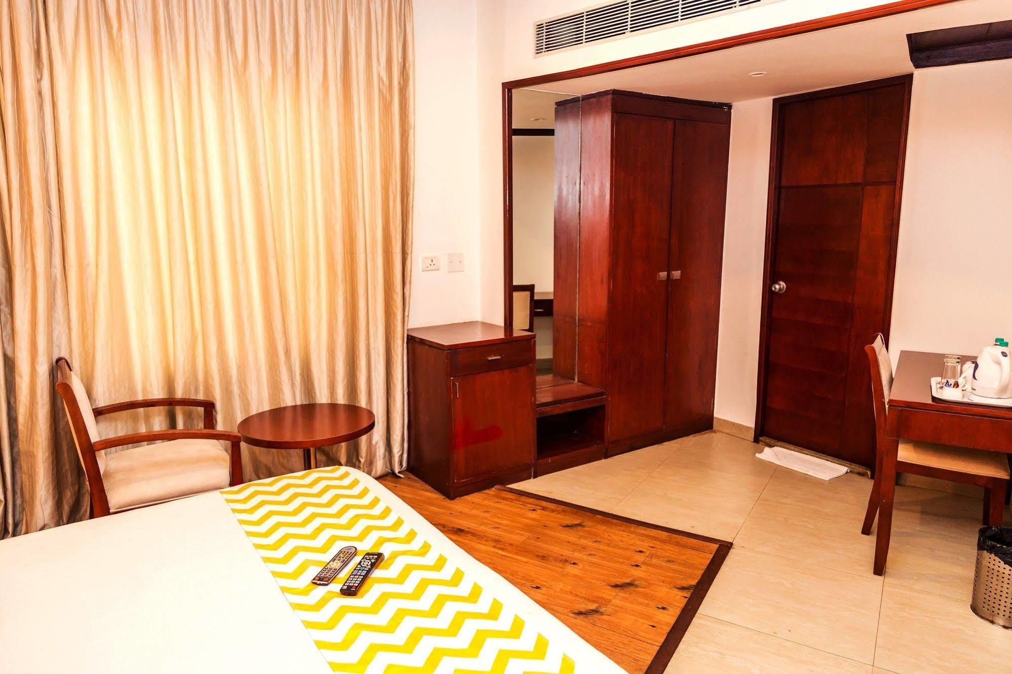 Lotus Park Hotell Bangalore Eksteriør bilde