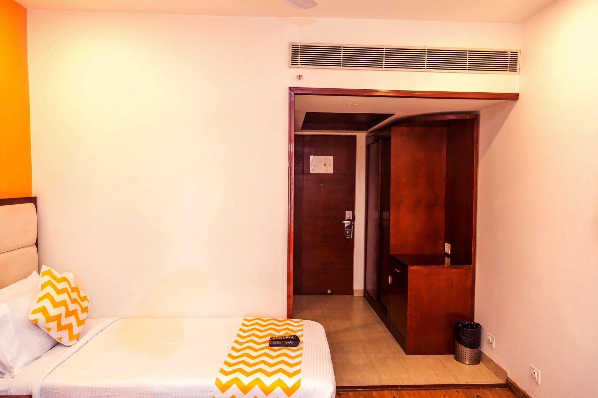 Lotus Park Hotell Bangalore Eksteriør bilde