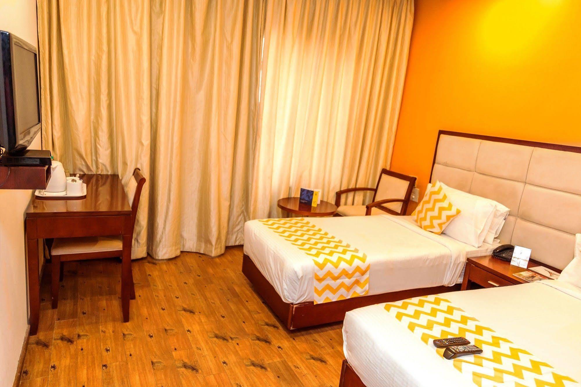 Lotus Park Hotell Bangalore Eksteriør bilde